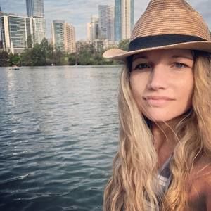 Meet your Posher, Celina